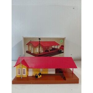 Bachmann 46-1216 HO Gauge Model Railroad Grovemont Lighted Freight Station w/Box